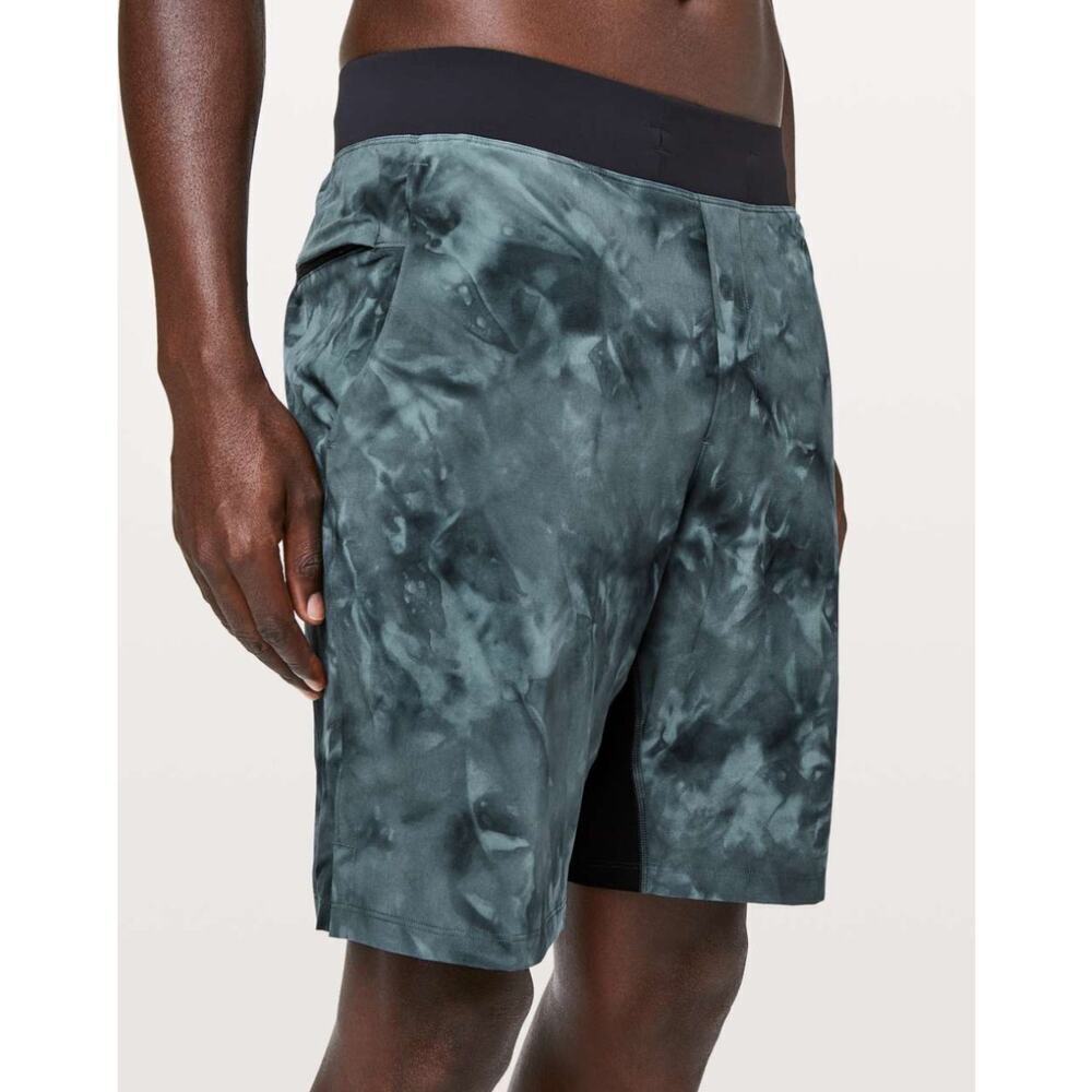 Lululemon T.H.E. Short Linerless 9" Updated
Diamond Dye Blue Charcoal Medium